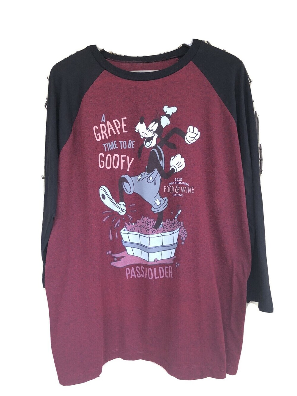 Disney Parks 2018 Goofy Red Food And Vine Men's Large Long Sleeve Shirt